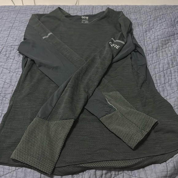 Gore wear VIVID LONG SLEEVE SHIRT WOMENS size medium. Gore logo on sleeve. - Picture 1 of 7